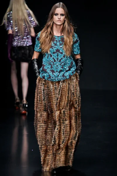 Look 12